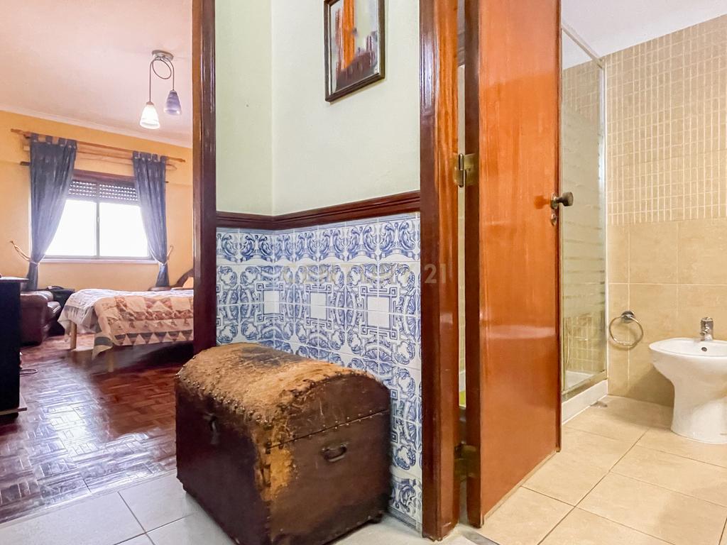 Apartamento T3 - Casal do Chapim - Odivelas - Garagem - Arrecadação - Image 12